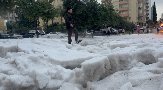 Adana’da Sağanak ve Dolu Felaketi: Hayat Felç Oldu, Vatandaşlar Mağdur