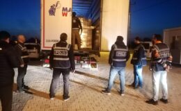 D-100’de Göçmen Operasyonu: Hurma ve Yağ Yüklü Tırda 18 Kaçak Göçmen Yakalandı