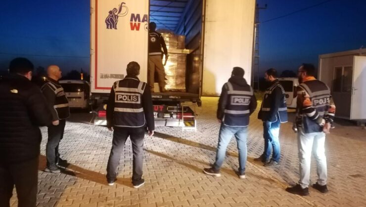 D-100’de Göçmen Operasyonu: Hurma ve Yağ Yüklü Tırda 18 Kaçak Göçmen Yakalandı