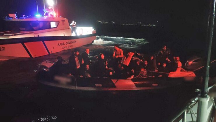 İzmir Açıklarında Düzensiz Göçmen Operasyonu: 24 Kişi Kurtarıldı, Göçmen Kaçakçısı Gözaltında