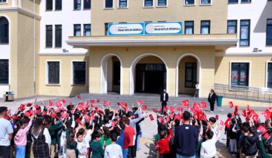 Diyarbakır’da Depremzede Çocuklar İçin Umut: Emlak Katılım İlkokulu’nda 23 Nisan Coşkusu