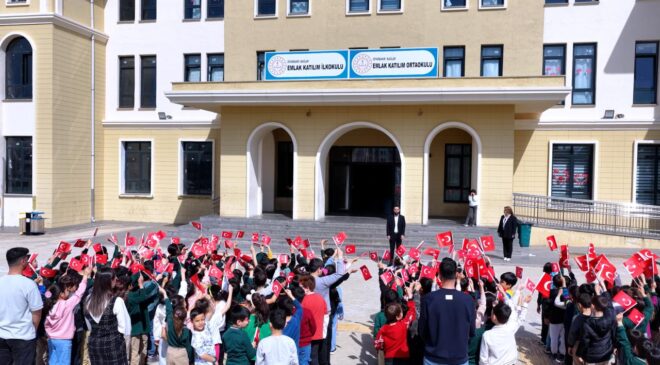 Diyarbakır’da Depremzede Çocuklar İçin Umut: Emlak Katılım İlkokulu’nda 23 Nisan Coşkusu