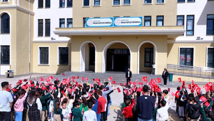 Diyarbakır’da Depremzede Çocuklar İçin Umut: Emlak Katılım İlkokulu’nda 23 Nisan Coşkusu