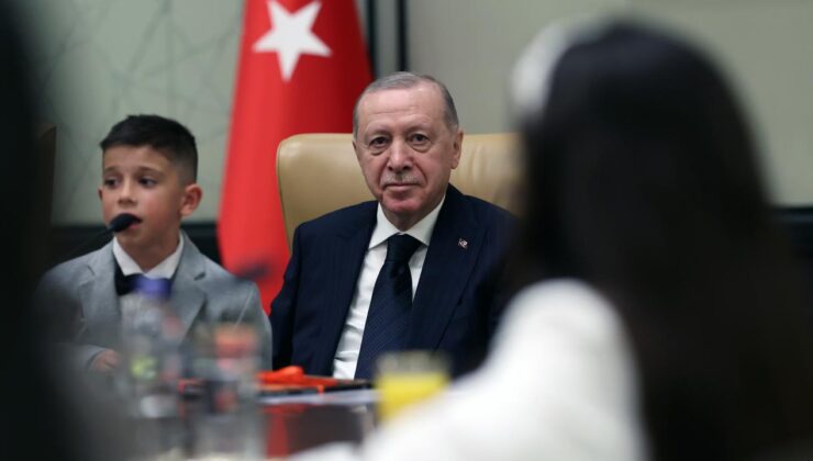 Cumhurbaşkanı Erdoğan’dan 23 Nisan Mesajı: Milli Egemenlik ve Çocuk Bayramı Kutlaması ve Güncel Gelişmelere Değinme