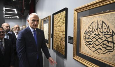 Bakan Ersoy’dan ‘Fuadname’ Sergisi Ziyareti: Fuat Başar’ın Sanat Dolu 50 Yılı Kutlandı