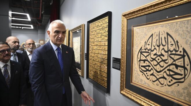 Bakan Ersoy’dan ‘Fuadname’ Sergisi Ziyareti: Fuat Başar’ın Sanat Dolu 50 Yılı Kutlandı