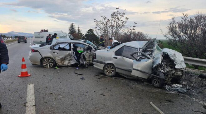 Eskişehir-Ankara Yolunda Feci Kaza: 4 Ölü, 2 Yaralı