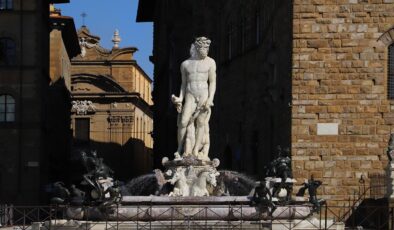 Floransa’da Tarihi Heykele Zarar: Turistin ‘Meydan Okuma’ Oyunu 5 Bin Euro’ya Mal Oldu