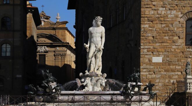 Floransa’da Tarihi Heykele Zarar: Turistin ‘Meydan Okuma’ Oyunu 5 Bin Euro’ya Mal Oldu