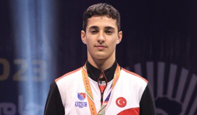 Furkan Yaman’dan Tarihi Başarı: Genç Erkekler Kılıçta Dünya Şampiyonu!