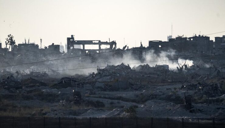 Gazze’de Düğün Hazırlığı Yaparken Hayatını Kaybeden İki Kardeş İçin Yas Tutan Aile