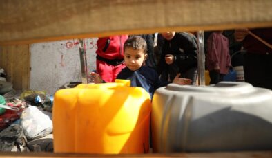 Gazze’de İnsani Kriz Derinleşiyor: Su Kıtlığı, Saldırılar ve Yardım Kısıtlamaları