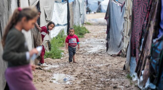 Gazze’de Ekmek Krizi Derinleşiyor: İsrail Ablukası ve Yardım Kesintileri Hayatı Zorlaştırıyor