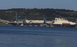 Çanakkale Boğazı’nda Dev Gemi Geçişi: Deniz Ulaşımına 2 Saatlik Ara