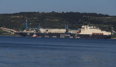 Çanakkale Boğazı’nda Dev Gemi Geçişi: Deniz Ulaşımına 2 Saatlik Ara