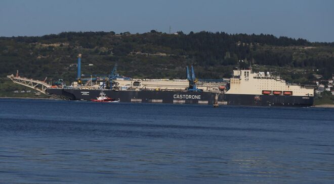 Çanakkale Boğazı’nda Dev Gemi Geçişi: Deniz Ulaşımına 2 Saatlik Ara