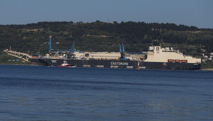 Çanakkale Boğazı’nda Dev Gemi Geçişi: Deniz Ulaşımına 2 Saatlik Ara