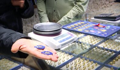 Altın Fiyatları Haftasonu Öncesi Temkinli Seyrediyor: Gram Altın 6.898 TL’de