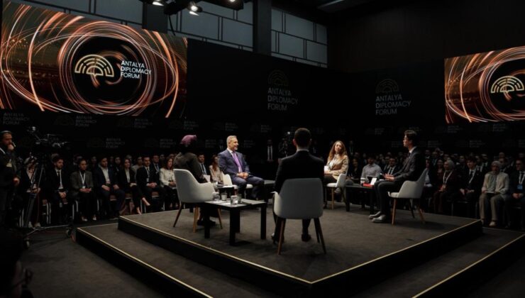 Bakan Fidan, ADF Youth Etkinliğinde Gençlerle Buluştu: Geleceğin Liderleriyle Söyleşi