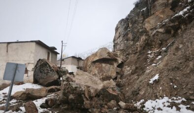 Gümüşhane Aşağıalıçlı Köyü’nde Heyelan: Yollar Kapandı, Evler Boşaltıldı