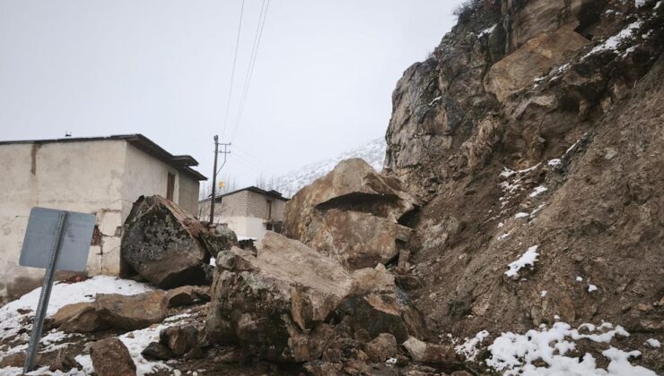 Gümüşhane Aşağıalıçlı Köyü’nde Heyelan: Yollar Kapandı, Evler Boşaltıldı