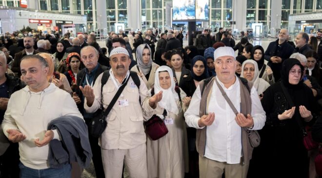 İstanbul’dan İlk Hac Kafilesi Kutsal Topraklara Uğurlandı: Manevi Bir Yolculuk Başladı