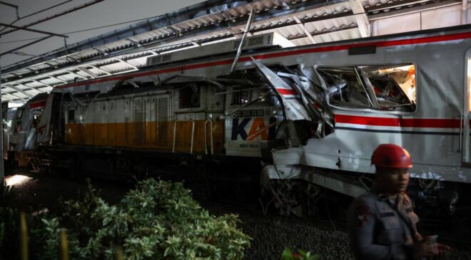 Endonezya’da Tren Faciası: Bekasi’de İki Tren Çarpıştı, 4 Ölü, 38 Yaralı
