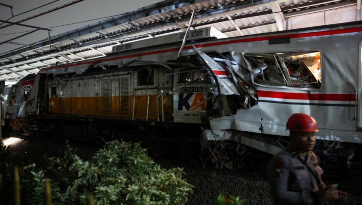 Endonezya’da Tren Faciası: Bekasi’de İki Tren Çarpıştı, 4 Ölü, 38 Yaralı
