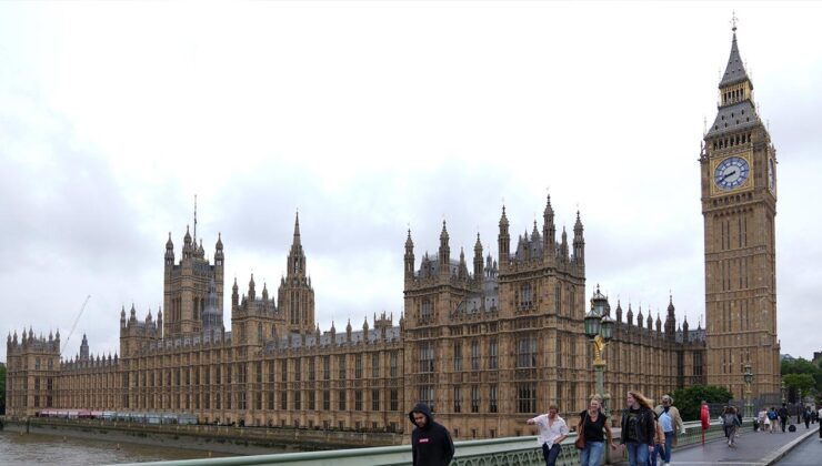 İngiltere’de Rekor Sıcaklara Rağmen Beklenenden Az Can Kaybı: Sağlık Önlemleri Etkili Oldu