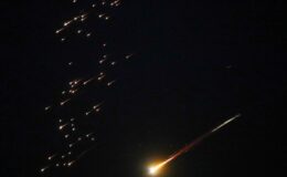 İran’ın İsrail’e Yönelik Füze Saldırısı: Tel Aviv Yakınlarında Hasar ve Yaralanmalar