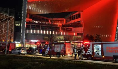 İstanbul’da Alışveriş Merkezinde Yangın: Cendere Caddesi’ndeki Mağazada Çıkan Yangın Söndürüldü