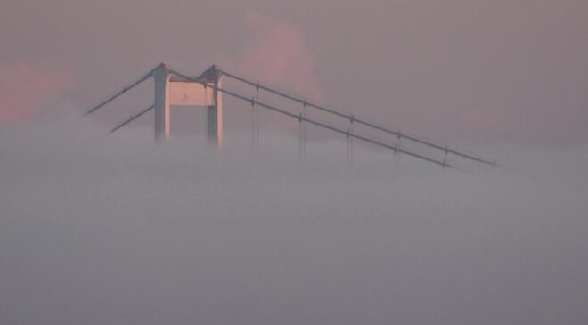 İstanbul Boğazı’nda Yoğun Sis: Fatih Sultan Mehmet Köprüsü Görünmez Oldu