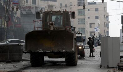 İsrail Ordusu Kudüs ve Çevresinde Evlere Baskın Düzenledi: Gözaltılar ve El Koymalar