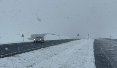 Erzurum’da Bahar Sürprizi: Yağmur ve Kar Ulaşımı Olumsuz Etkiledi