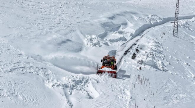 Erzurum ve Çevresinde Kar Ulaşımı Felç Etti: 73 Mahalle İle Bağlantı Kesildi