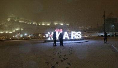 Kars’ta Nisan Sürprizi: Sağanak Yağışın Ardından Kar Kalınlığı 15 cm’yi Geçti!