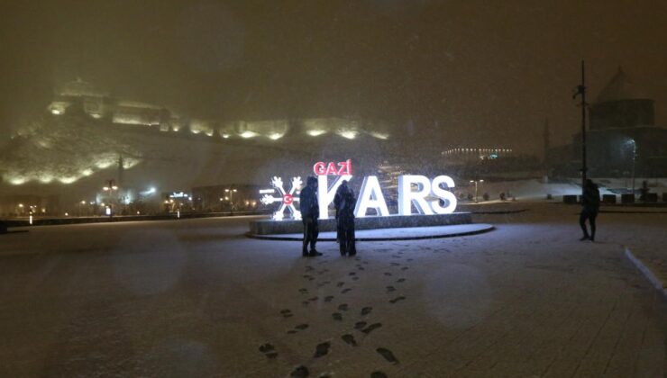 Kars’ta Nisan Sürprizi: Sağanak Yağışın Ardından Kar Kalınlığı 15 cm’yi Geçti!
