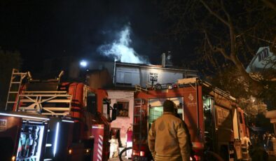 İstanbul’da Apartman Yangını: Gümüşpınar’da Alevler Çatıya Sardı, Sakinler Tahliye Edildi