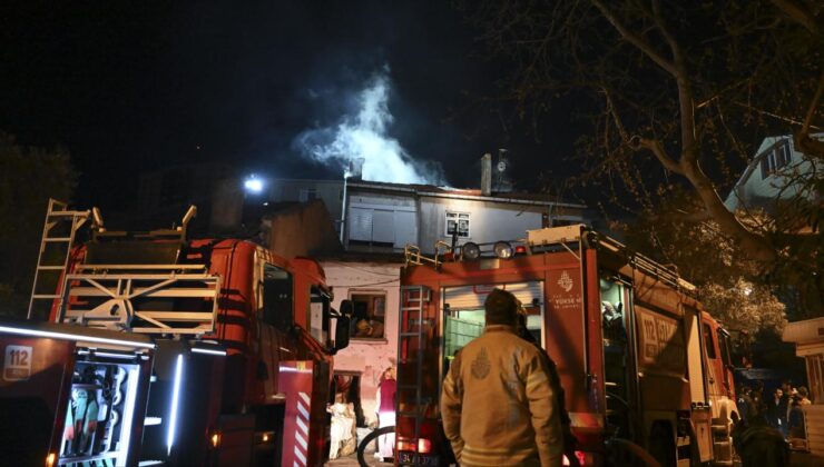 İstanbul’da Apartman Yangını: Gümüşpınar’da Alevler Çatıya Sardı, Sakinler Tahliye Edildi