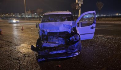 Kayseri’de Hafif Ticari Araçlar Çarpıştı: 6 Yaralı