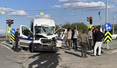Kayseri’de İşçi Servisi ve Kamyon Çarpıştı: 8 Yaralı