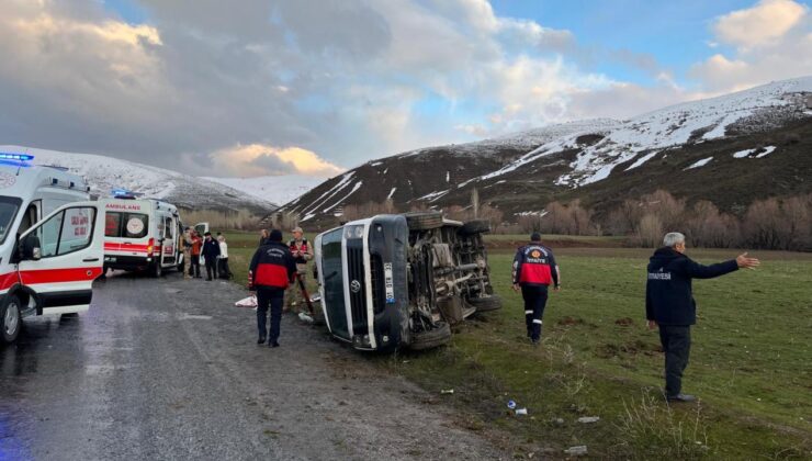 B.Ü. Yönetimindeki Minibüs Tatvan-Van Yolunda Devrildi: 11 Yaralı