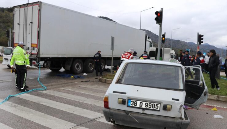 Amasya’da Feci Kaza: Tırla Çarpışan Otomobilden Fırlayan 10 Aylık Bebek Hayatını Kaybetti