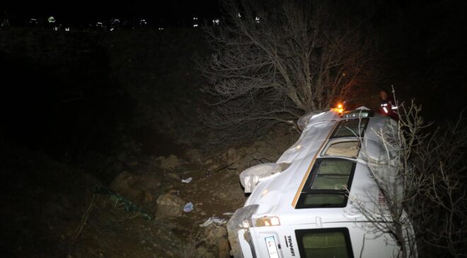 Malatya’da Maden İşçilerini Taşıyan Minibüs Şarampole Devrildi: 2 Ölü, 10 Yaralı