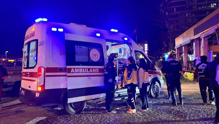 Bakırköy’de Korkunç Kaza: Kontrolden Çıkan Otomobil Kafeye Daldı, 6 Yaralı