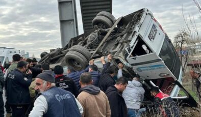 Ankara-Kızılcahamam Yolu’nda Feci Kaza: Minibüs Üst Geçide Çarptı, 5 Ölü, 14 Yaralı