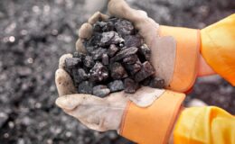 Hürmüz Boğazı Gerilimi Petrol Fiyatlarını Coşturdu: Enerji Piyasaları Alarmda