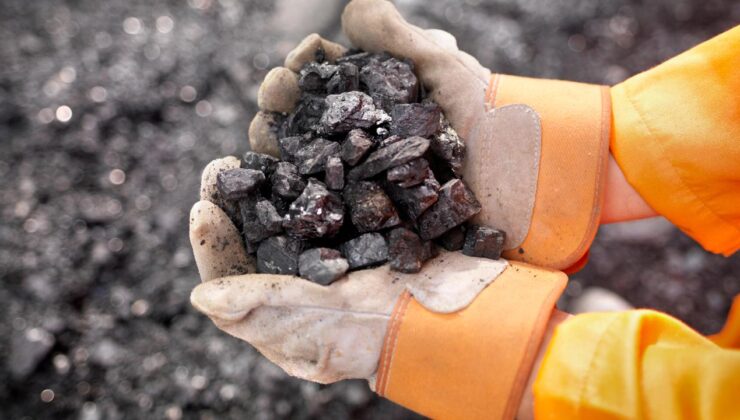 Hürmüz Boğazı Gerilimi Petrol Fiyatlarını Coşturdu: Enerji Piyasaları Alarmda