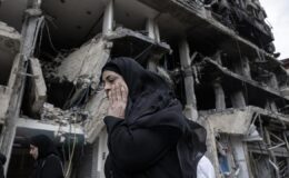 İsrail Ordusu’ndan Lübnan’a Saldırılar Devam Ediyor: Meys el-Cebel’de Evler Ateşe Verildi