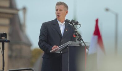 Macaristan’da Tarihi Dönüşüm: Magyar’dan Zafer Konuşması ve Avrupa’ya Dönüş Mesajı